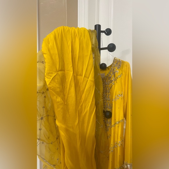 Yellow palazzo Designer: AGHA NOOR BRIDAL - Picture 4 of 4